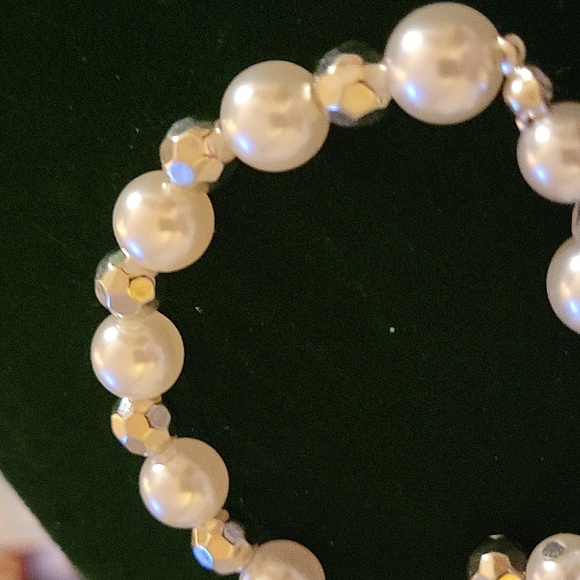 Clustered Pearl Faux Stretchy 8" Bracelet - Picture 3 of 4
